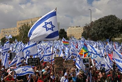 Caution in crisis-hit Israel as talks set to start