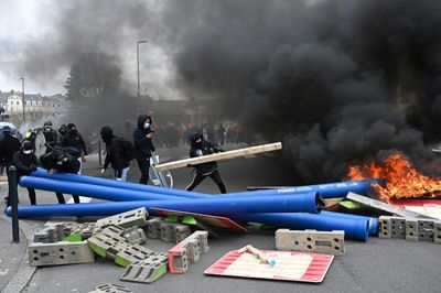New clashes erupt in France in anti-Macron pension protests