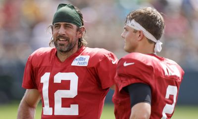 Report: Draft pick compensation holding up Aaron Rodgers trade between Jets and Packers