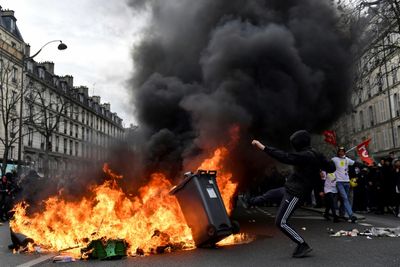 New clashes erupt in France pension protests