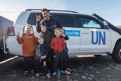 Impact of war on Ukraine's children highlighted by Unicef ambassador Orlando Bloom