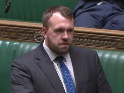 Former Tory minister suggests tents ‘perfectly acceptable’ to house migrants before removal