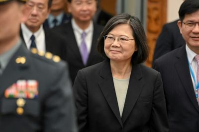 China vows to 'fight back' if Taiwan leader meets US speaker