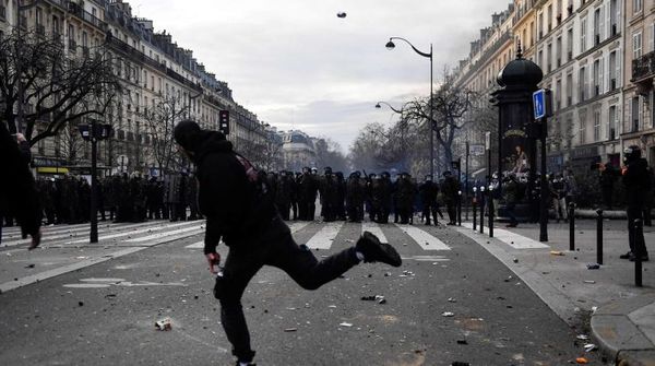 Paris Trash Strike Ends, Smaller Pension Protest Turnout