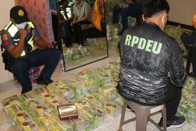 Philippine police seize large stash of drugs in tea bags