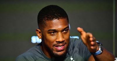 Anthony Joshua takes swipe at Tyson Fury and Oleksandr Usyk with "shambles" jibe