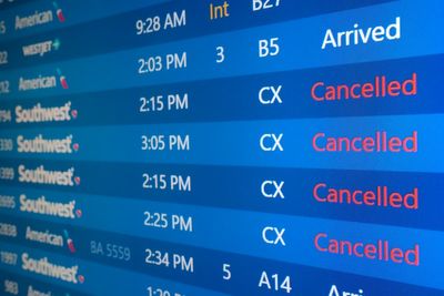 Should U.S. airlines pay passengers for delays like the EU?