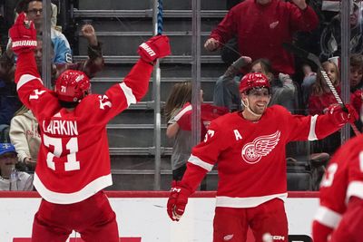 Red Wings’ David Perron adorably surprised his kids with the pucks from his hat trick