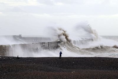 Travel disruption warning as strong winds expected to hit south coast