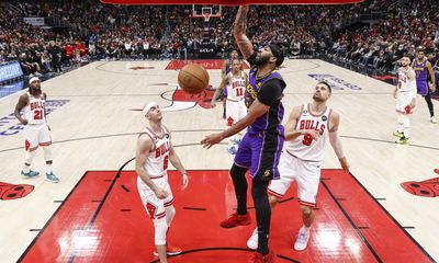 Lakers player grades: L.A. evens season series with Chicago in easy win