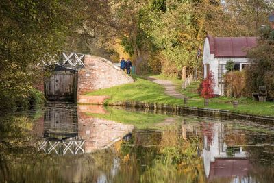 Cost of living leading to more holidays in Britain, reveals report