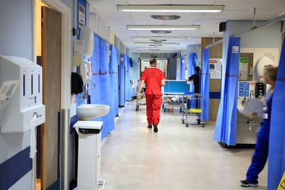 ‘Worrying’ rise in flu patients in intensive care