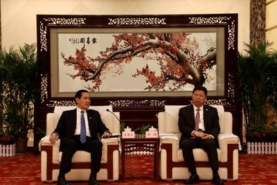 Taiwan ex-president calls for Beijing exchanges during China visit