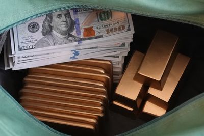 Gold smugglers use South African banks, bribes to launder money