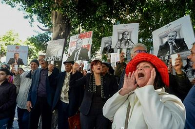 Tunisia should release critics of president: Amnesty
