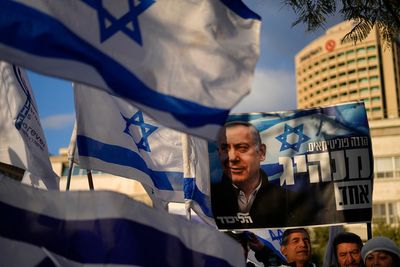 Netanyahu supporters block highway to support judicial plan