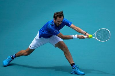 Daniil Medvedev overcomes Christopher Eubanks to reach Miami Open semi-final