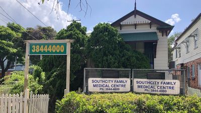 Brisbane doctor's opioid substitution service reopens after interim win against medical board's restrictions