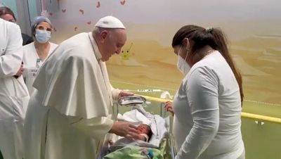 Pope Francis visits children in hospital, will be discharged on Saturday