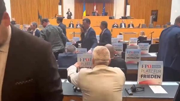 Austrian far-right MPs walk out during Zelensky speech