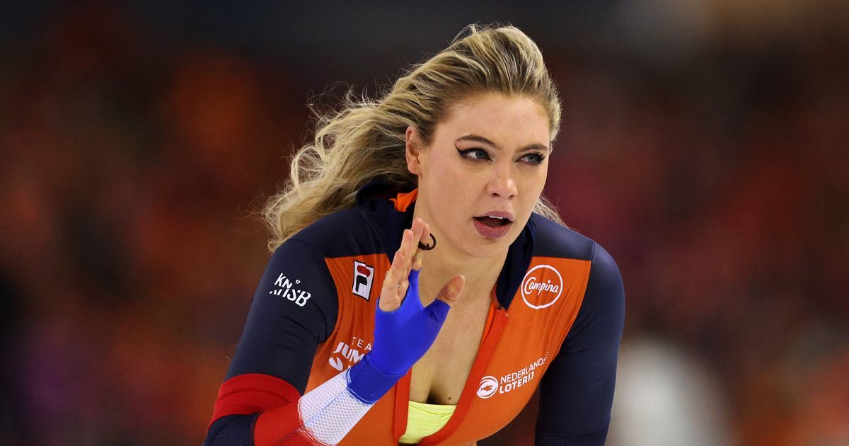 'World's hottest speed skater' wows in bikini after…