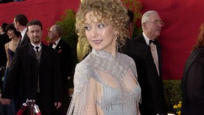 Remember Kate Hudson's 2001 Oscars dress she got 'trashed' for? Everyone is obsessed with it now!