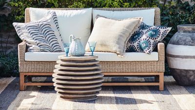 How to clean an outdoor rug – 5 easy steps for an instant refresh
