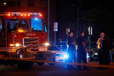 Memphis shooting leaves 2 police officers, suspect wounded