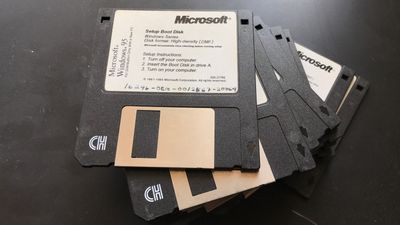 YouTuber Tricks ChatGPT Into Generating Windows 95 Keys