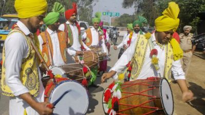 Navjot Singh Sidhu’s welcome turns pomp-show outside Central jail Patiala, but DCC skips presence