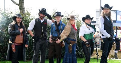 Comic Con fan recruits his mum to huge group dressed as Red Dead Redemption characters