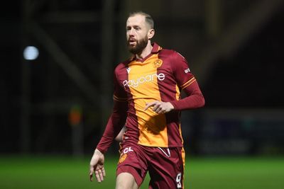 Hibs 1 Motherwell 3: Kevin Van Veen at the double as resurgent 'Well sink woeful Hibs