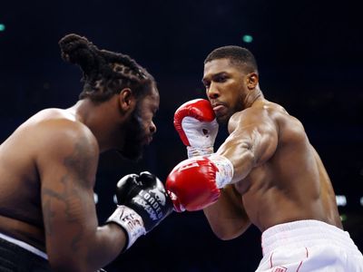 Anthony Joshua labours towards confusing future