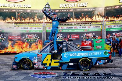 Leaders crash as Hocevar earns first Truck win in wild Texas finish