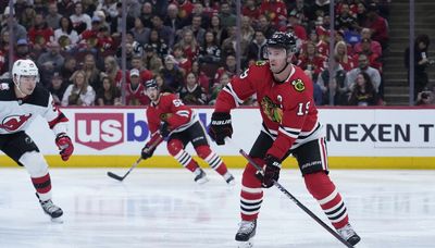 Captain Jonathan Toews earns assist and ovations in return, but Blackhawks lose to Devils