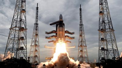 India puts flock of Franco-British satellites into orbit in lucrative launch