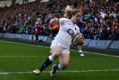 England women run in 12 tries against Italy
