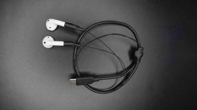 Engineer adds wires and USB-C to AirPods, making the most advanced EarPods ever