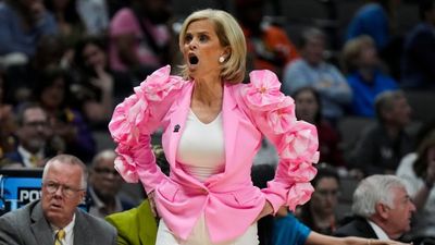 Kim Mulkey Channels School Spirit in National Championship Outfit