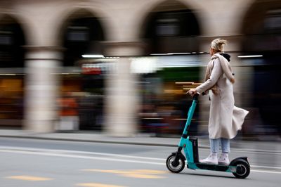 Paris to ban e-scooters from September