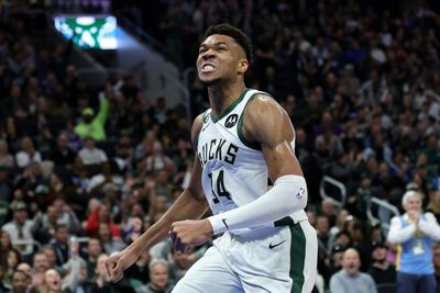Antetokounmpo sparks Bucks in Sixers rout, Dallas on brink