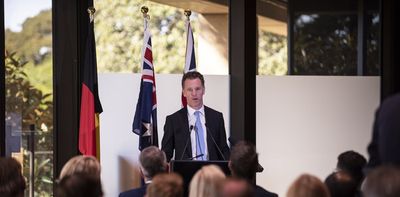 It's not easy, but history shows minority government has worked in NSW before. Here's what Chris Minns must do