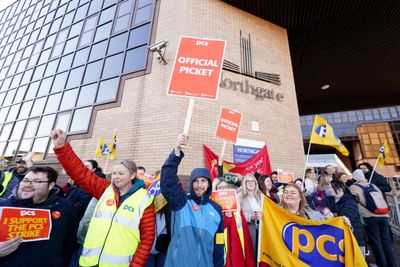 Passport Office staff in Scotland ‘relying on food banks’ as strike starts