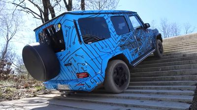 See The Mercedes EQG Climb Stairs And Rocks, Go Up On A Slope In Reverse