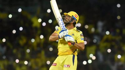 MS Dhoni completes 5000 runs in IPL