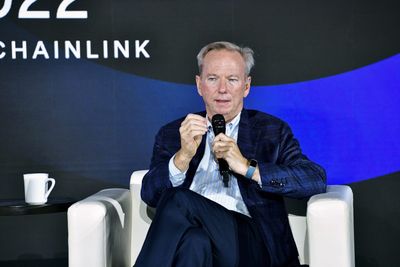 Former Google CEO Eric Schmidt says the tech sector faces a ‘reckoning’: ‘What happens when people fall in love with their A.I. tutor?’