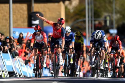 Ethan Hayter opens 2023 account with victory on stage one of Itzulia Basque Country