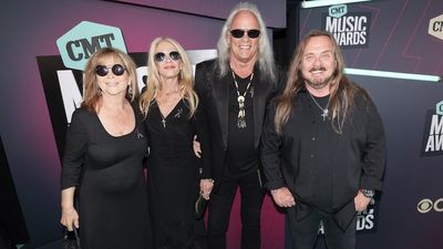 Lynyrd Skynyrd are to continue touring without any original members, following the death of guitarist Gary Rossington
