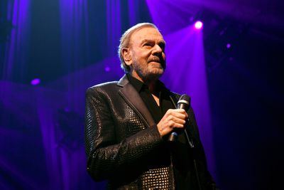 Neil Diamond was in denial of his Parkinson's diagnosis, a disease that starts slowly with subtle symptoms. Here's are the signs to look for