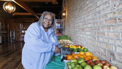 Grocery store pop-up opens in West Garfield Park, offers residents a taste of things to come
